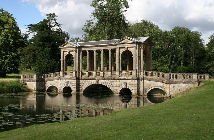 800px-Stowe_Park_Palladian_bridge