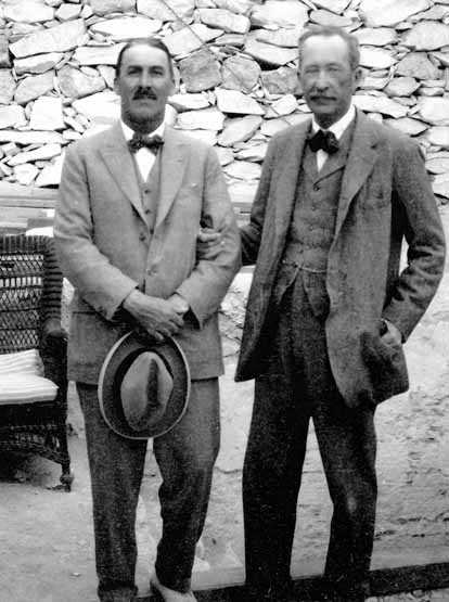 Archaeologist Howard Carter with his sponsor Lord Carnarvon