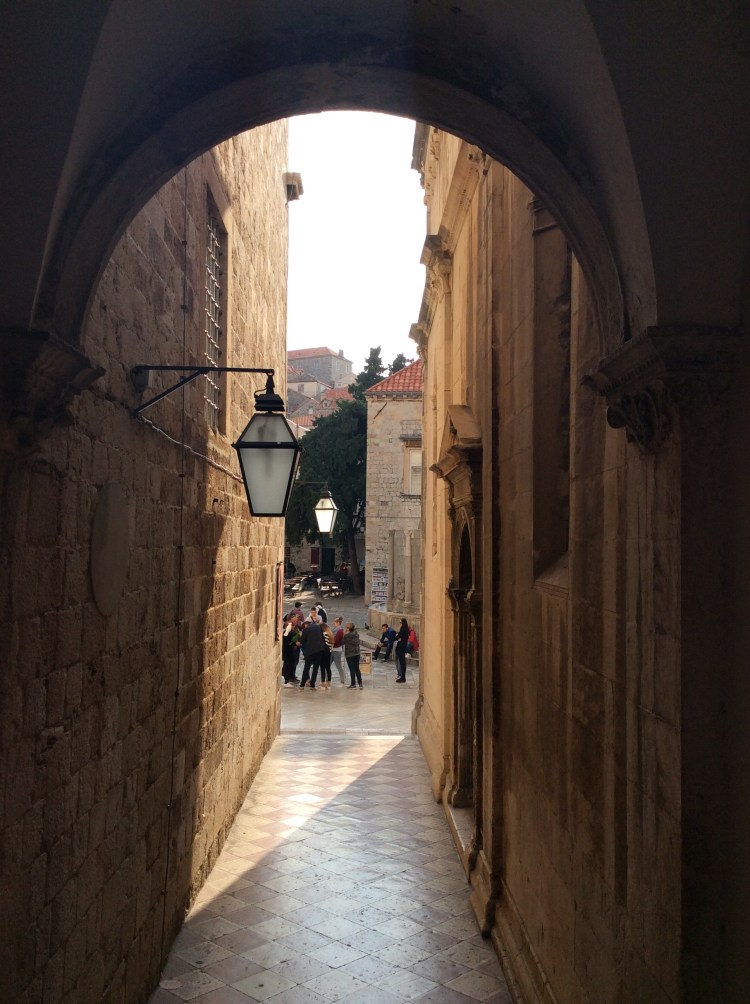 i love these narrow and empty alleyways.