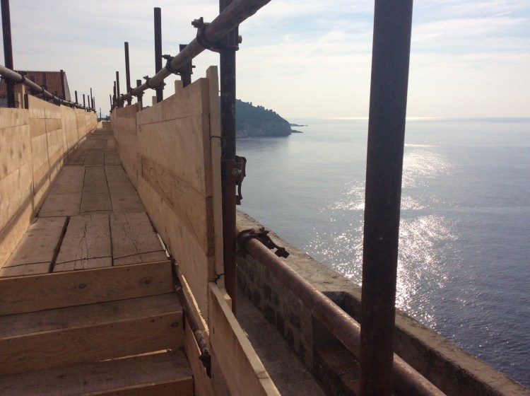 The assault in Kings Landing obviously took its toll on the walls.