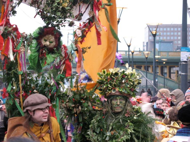 800px-Holly_Man_on_the_South_Bank_