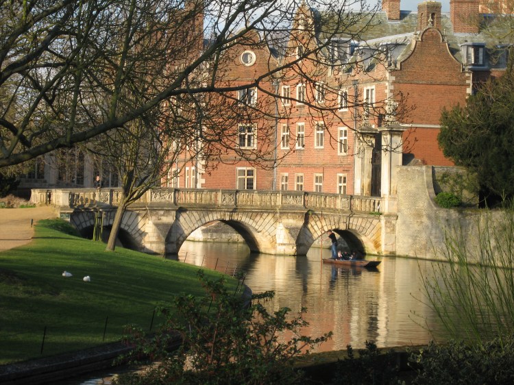 Bridge_over_the_River_Cam,_Cambridge,_2008-03-31.jpg