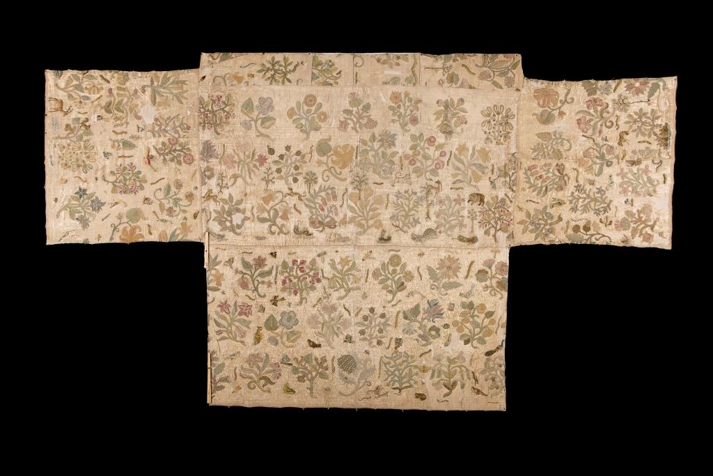 The Altar Cloth with a royal heritage?