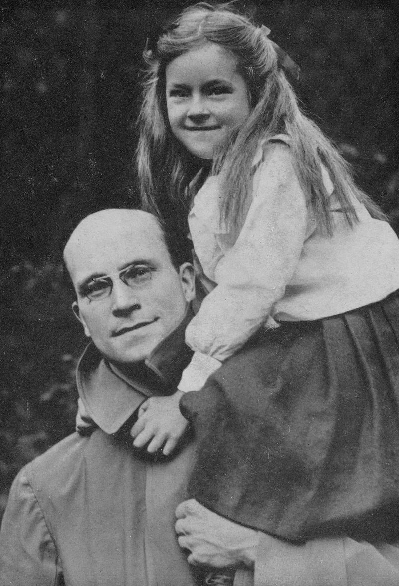 Alfred Salter and his daughter, Joyce who sadly died as a child.