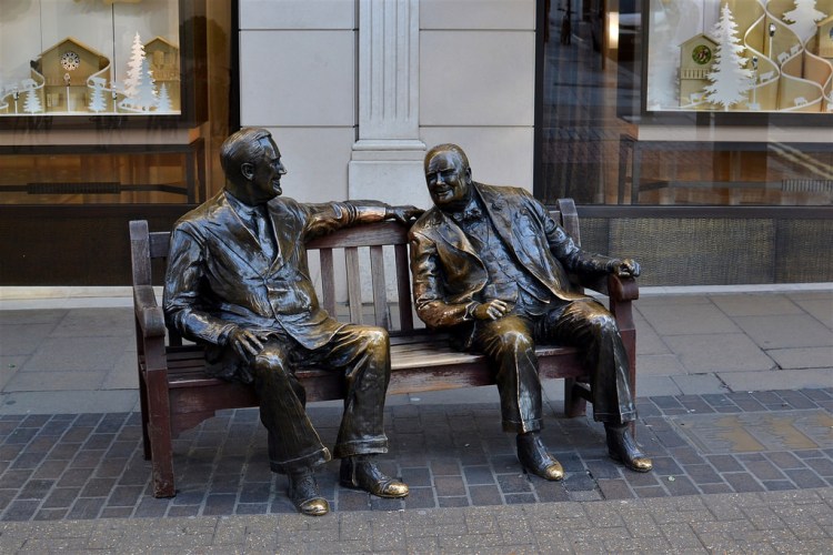 31937857393_77379f7b72_b