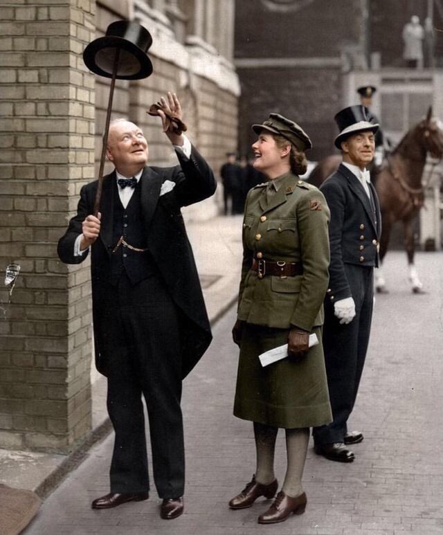 DcqS_PyWsAAp_cV.jpg-large