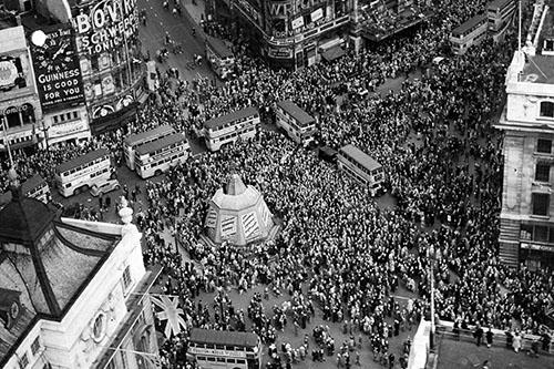 DcqZZieWAAA_63j.jpg-large