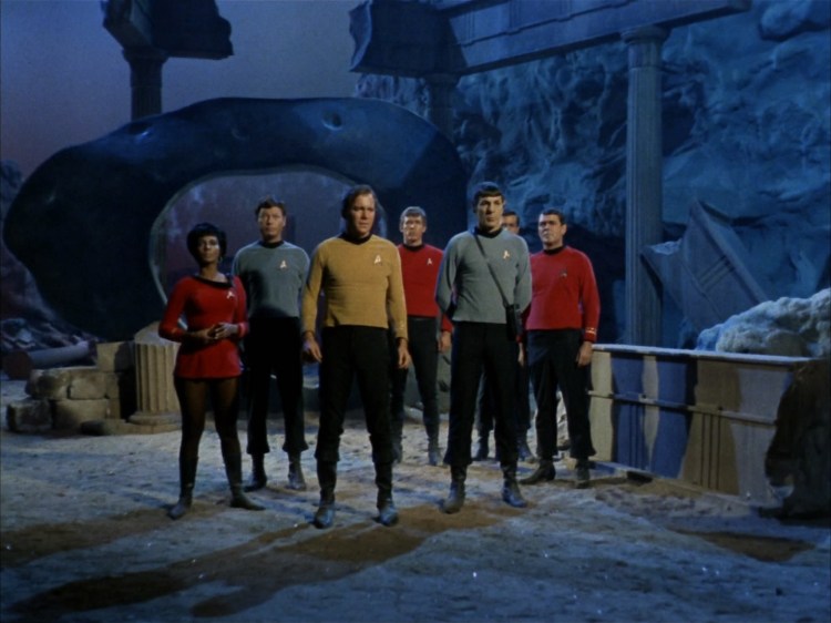 Landing_party_beams_up_from_Guardian_planet