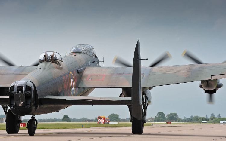 Avro Lancaster PA474 carrying 800,000 poppies, taking off from RAF Coningsby on 28 June 2012 for the opening ceremony Photo: SAC Graham Taylor/MOD