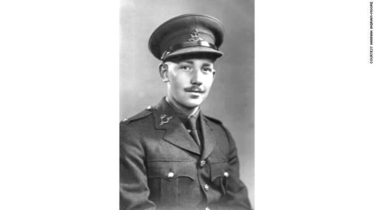 200414054221-01-war-veteran-raises-1-million-for-nhs-scli-intl-gbr-exlarge-169