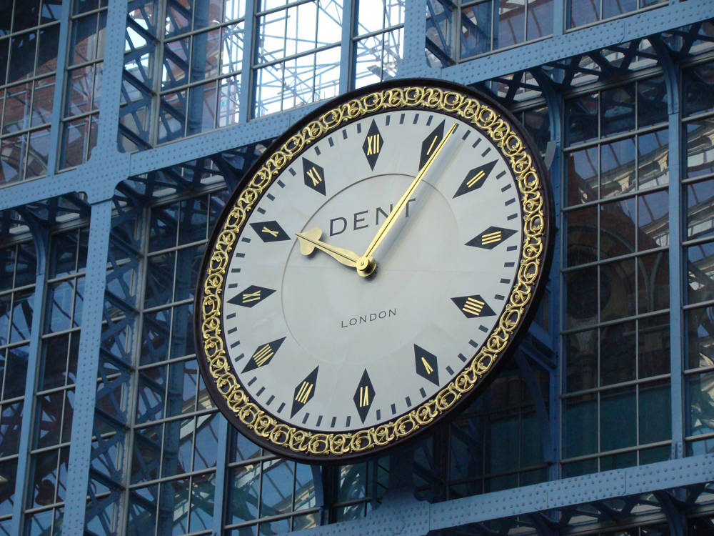 The replacement clock, almost identical in every way to the original.